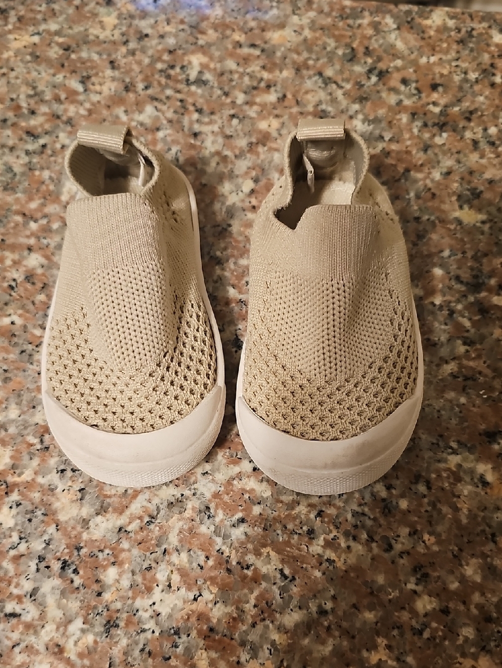 BMGITYBM Kids Slip-On Knit Sneakers - Beige.Size 5